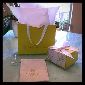 Kendra Scott Gift Packaging